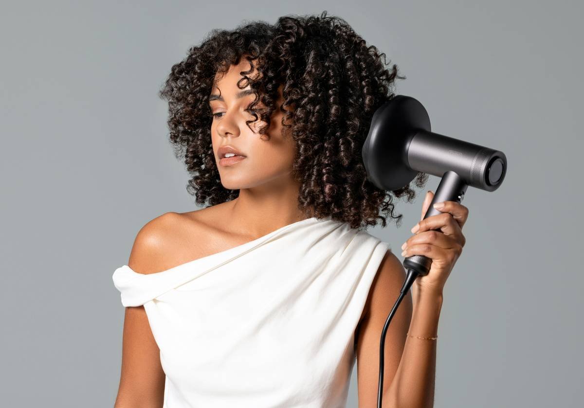 Smoothing Hair Spray: Your Frizz-Fighting Secret Weapon (Backed by Science & Sweat)