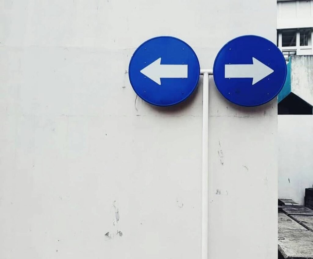 blue arrow sign