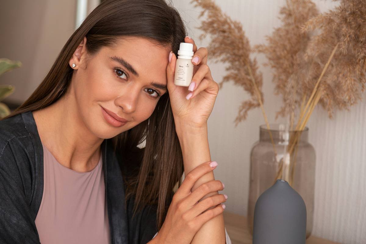 Frizz Reducing Spray: Your Secret Weapon Against Unruly Hair (Backed by Science & Real-Life Trials)