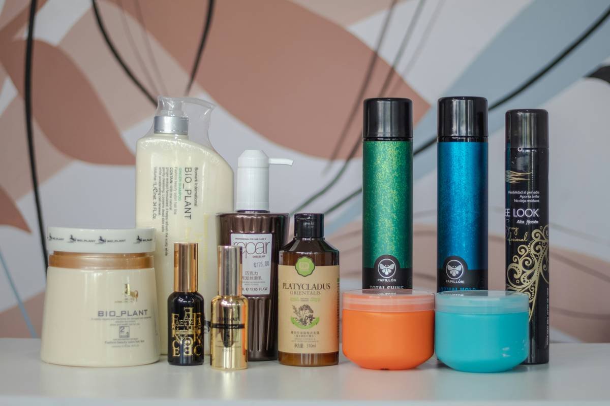Frizz Taming Serum: Your Secret Weapon for Silky, Humidity-Proof Hair
