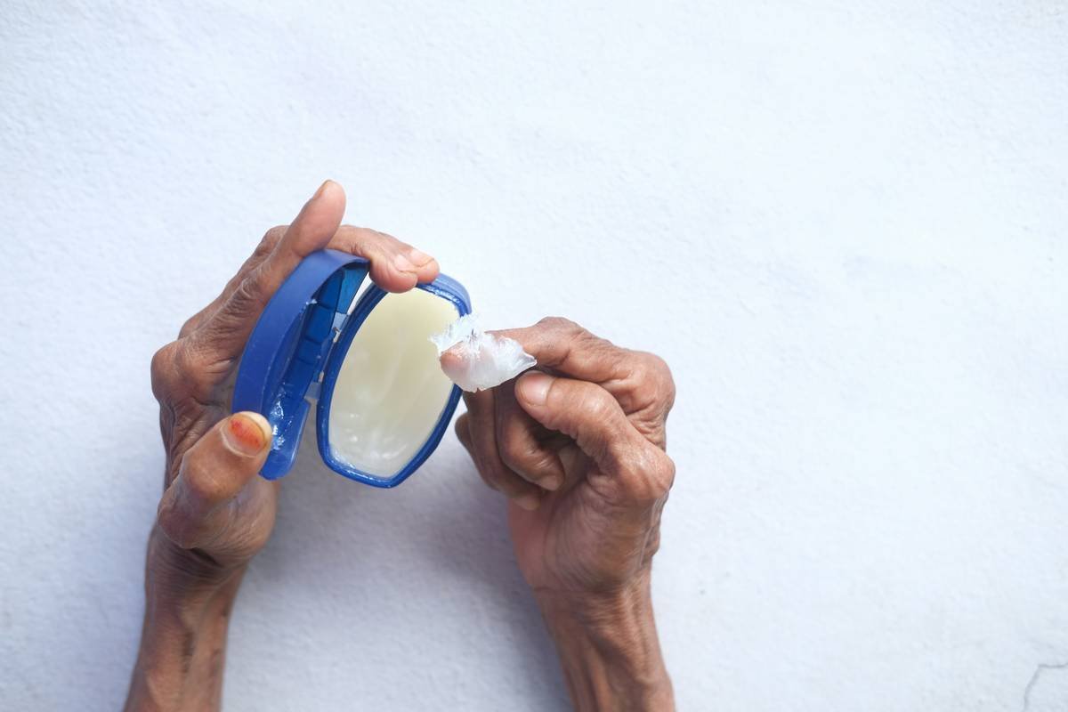 Smoothing Hair Wax: Your Secret Weapon Against Frizz (Backed by a Trichologist’s Trial & Error)